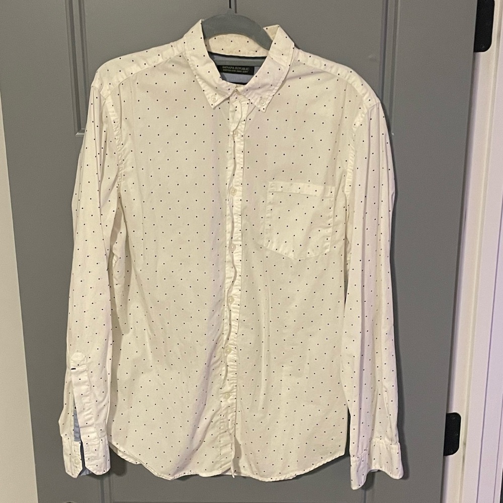 Mens white Banana Republic button down with blue dots